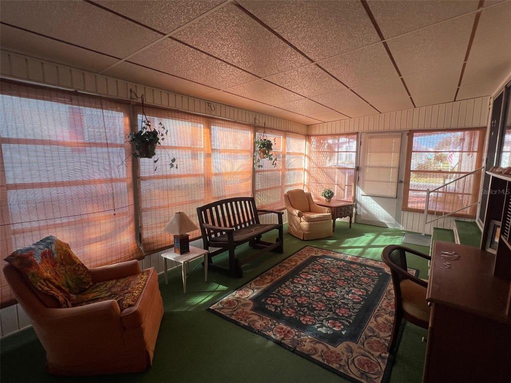 41 Royal Palm Circle Largo, FL 33778 - Photo 4 of 27 a view of a livingroom with furniture