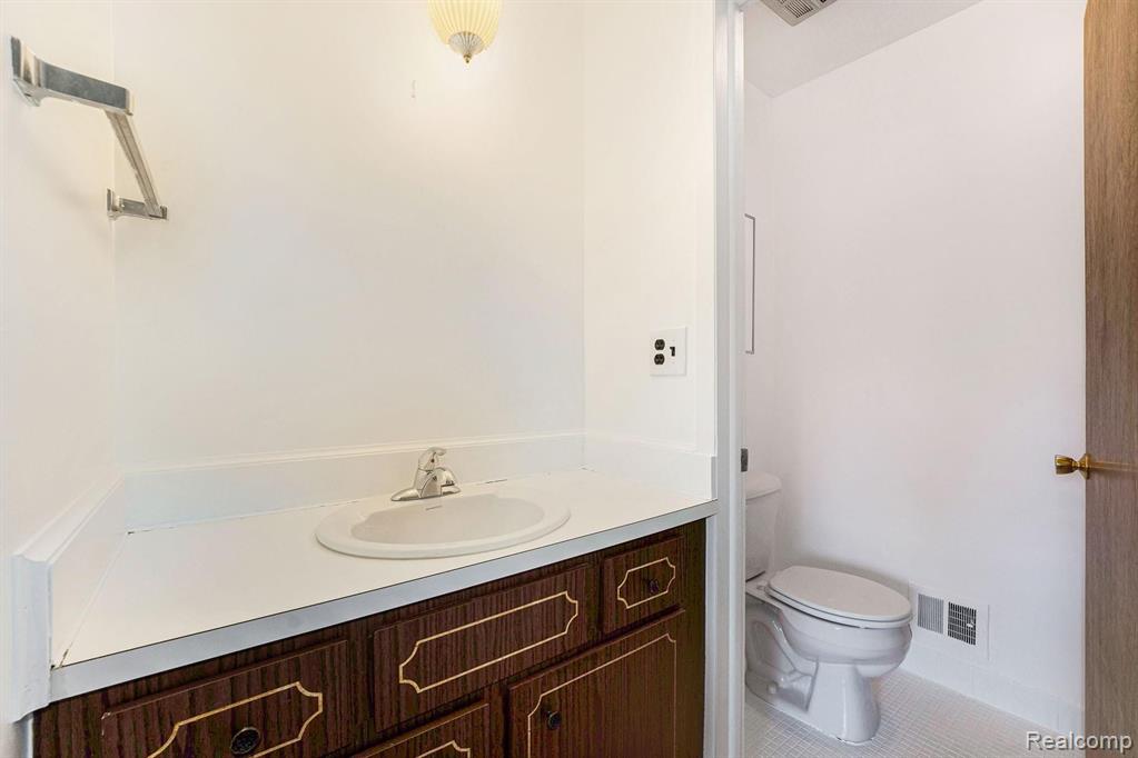 172 Manor Way Rochester Hills, MI 48309 - Photo 20 of 38