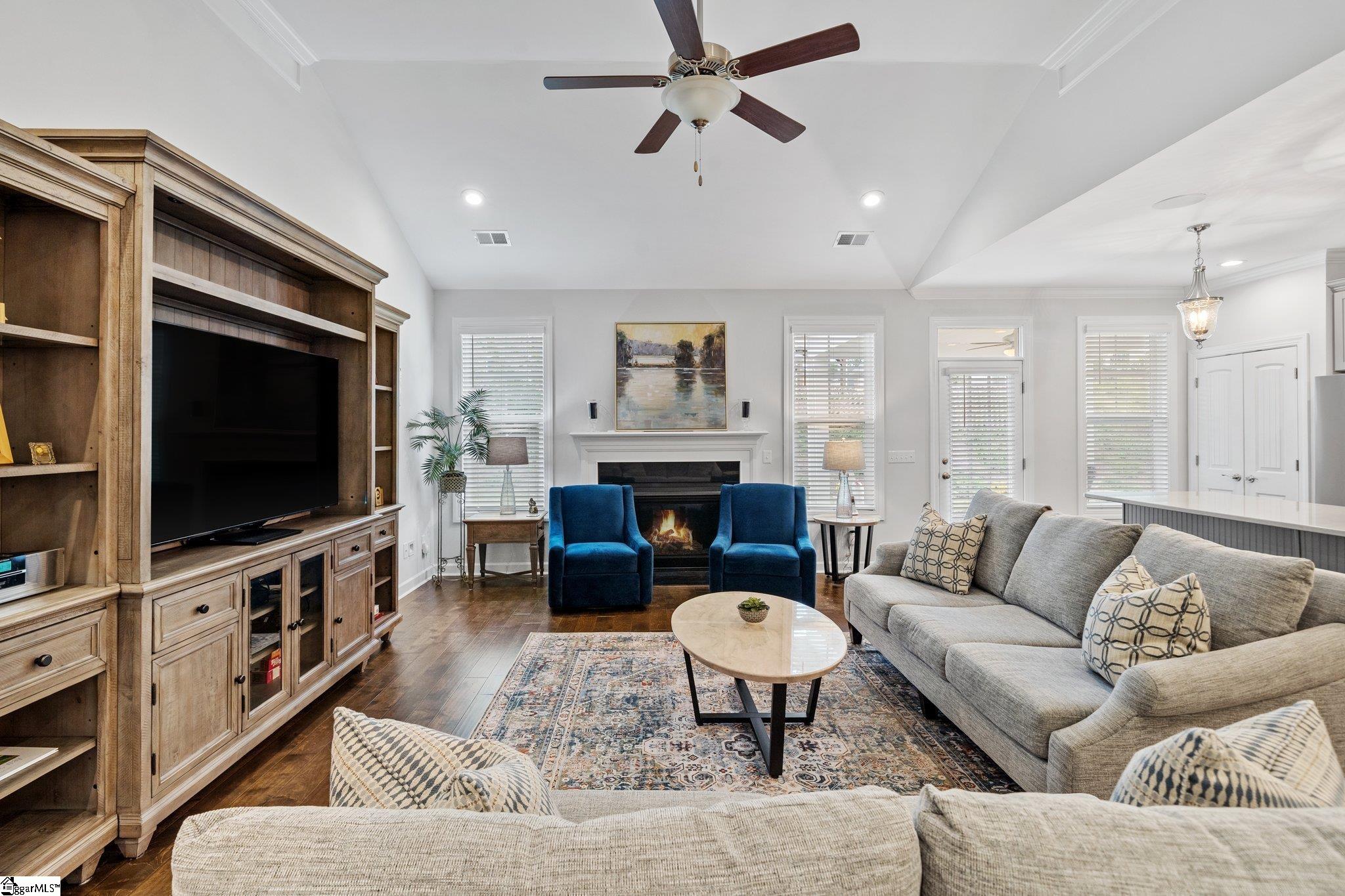 207 Crestgate Way Easley, SC 29642 - Photo 3 of 34