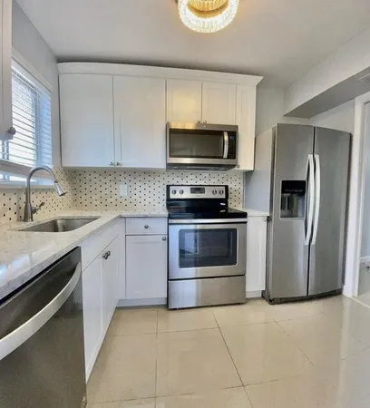 $1,900 | 1410 South Federal Highway, Unit 108, Lake Worth Beach, FL 33460