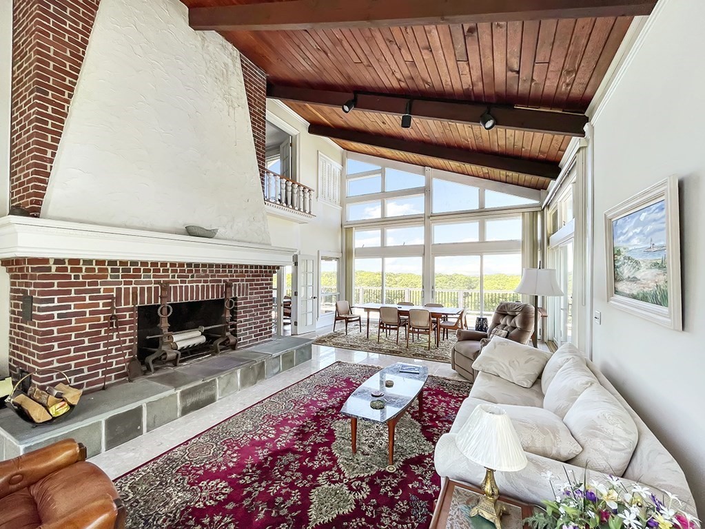 68-70 Capawock Road West Tisbury, MA 02568 - Photo 11 of 23 Gallery Image 11