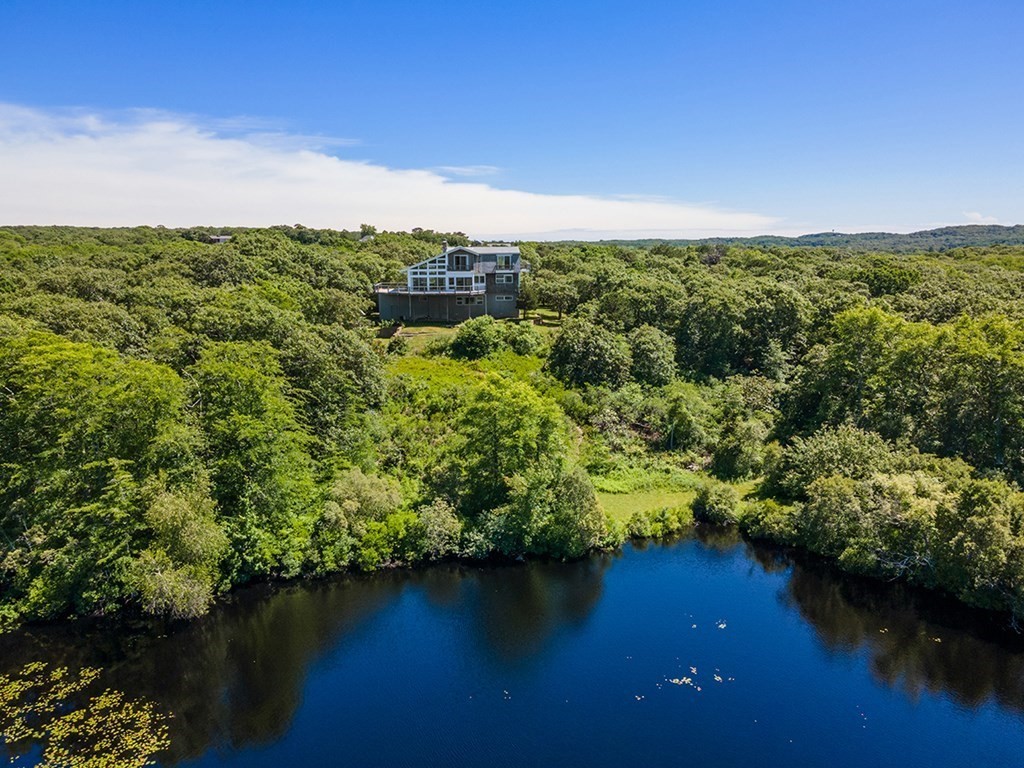 68-70 Capawock Road West Tisbury, MA 02568 - Photo 4 of 23 Gallery Image 4