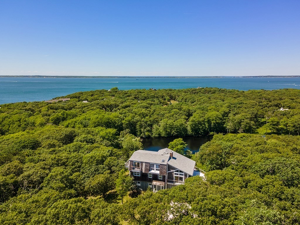 68-70 Capawock Road West Tisbury, MA 02568 - Photo 7 of 23 Gallery Image 7