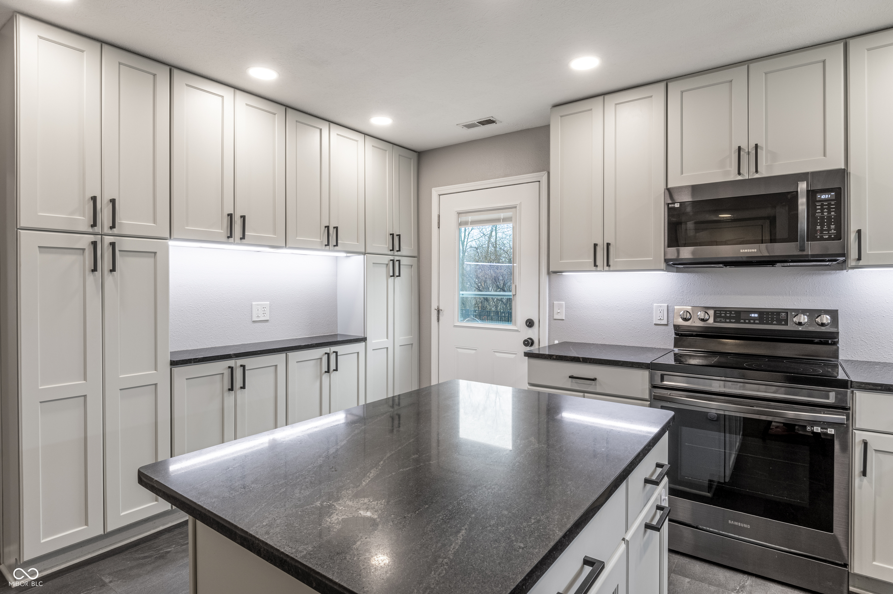 117 Tinker Trail Greenfield, IN 46140 - Photo 2 of 25