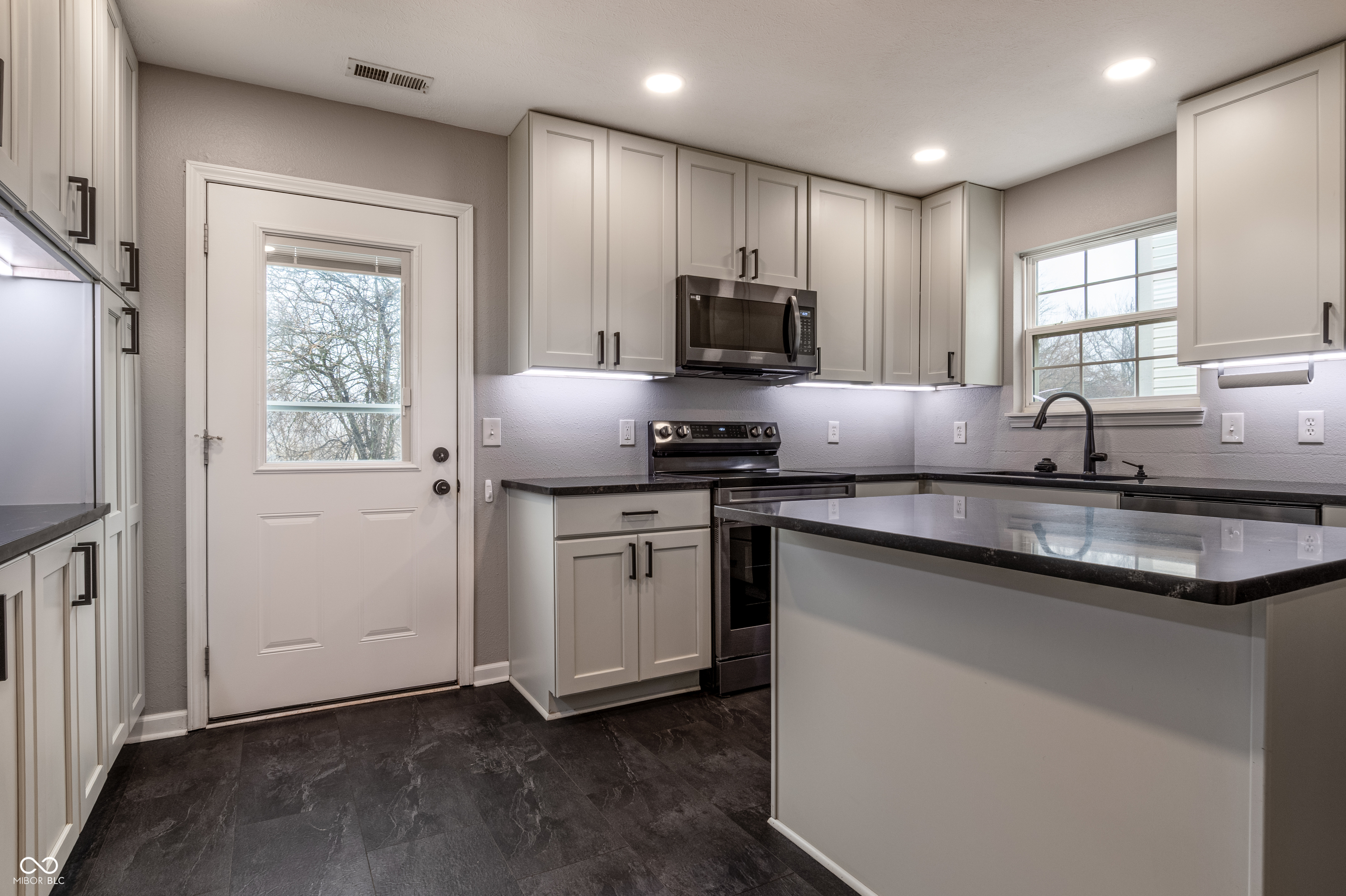 117 Tinker Trail Greenfield, IN 46140 - Photo 3 of 25