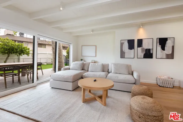 $3,895,000 | 527 South Bentley Avenue, Los Angeles, CA 90049