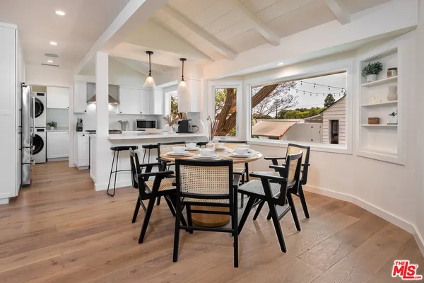 $3,895,000 | 527 South Bentley Avenue, Los Angeles, CA 90049