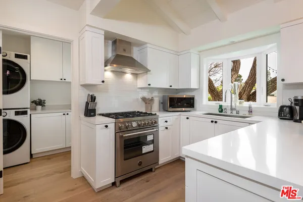 $3,895,000 | 527 South Bentley Avenue, Los Angeles, CA 90049