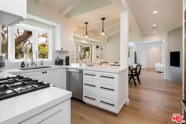 $3,895,000 | 527 South Bentley Avenue, Los Angeles, CA 90049