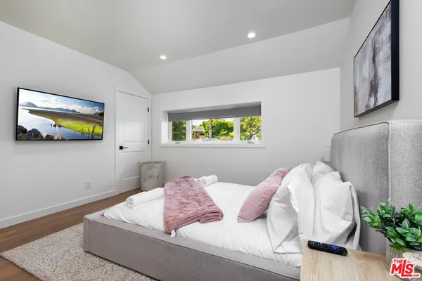 $3,895,000 | 527 South Bentley Avenue, Los Angeles, CA 90049