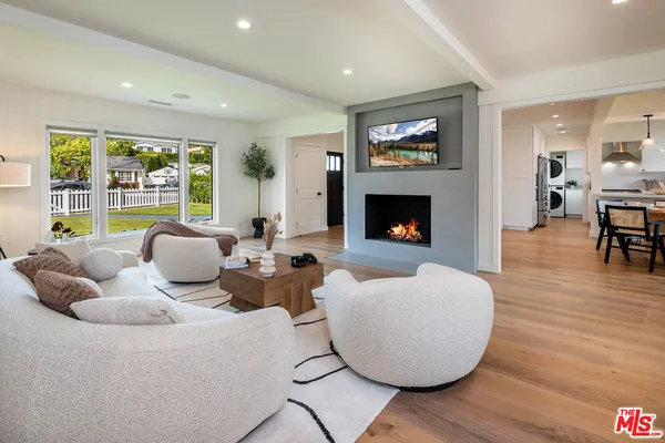 $3,895,000 | 527 South Bentley Avenue, Los Angeles, CA 90049