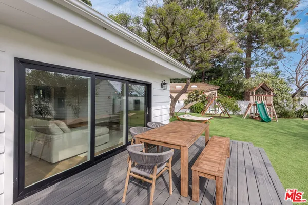 $3,895,000 | 527 South Bentley Avenue, Los Angeles, CA 90049