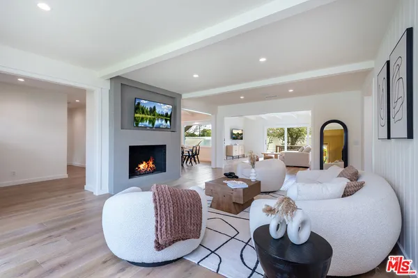 $3,895,000 | 527 South Bentley Avenue, Los Angeles, CA 90049