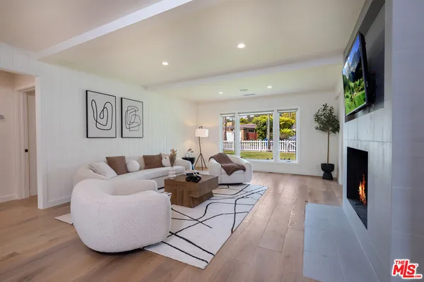 $3,895,000 | 527 South Bentley Avenue, Los Angeles, CA 90049