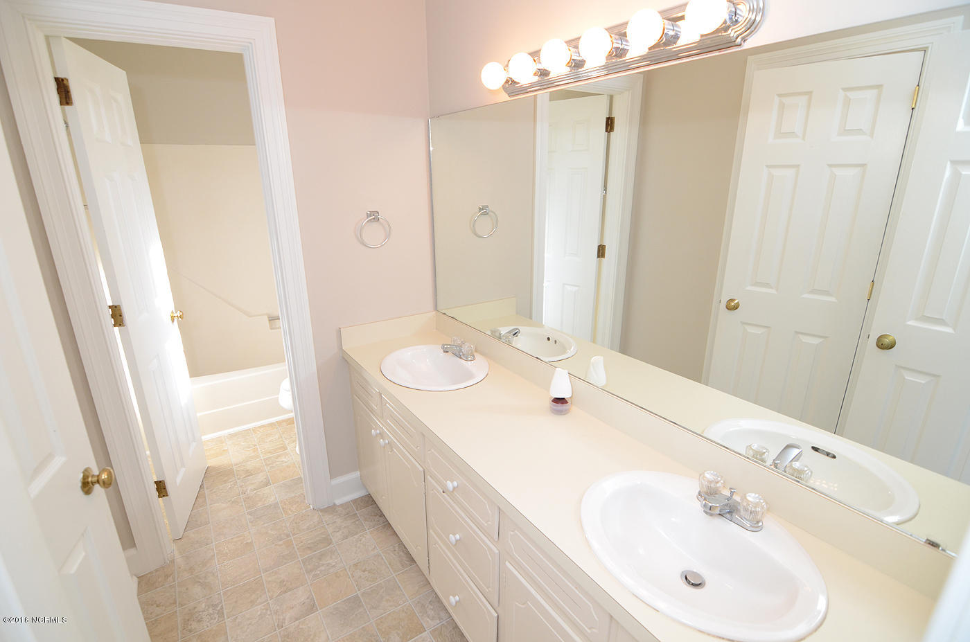 1407 Queen Anne Road Northwest Wilson, NC 27896 - Photo 10 of 17 10 MASTER BATH