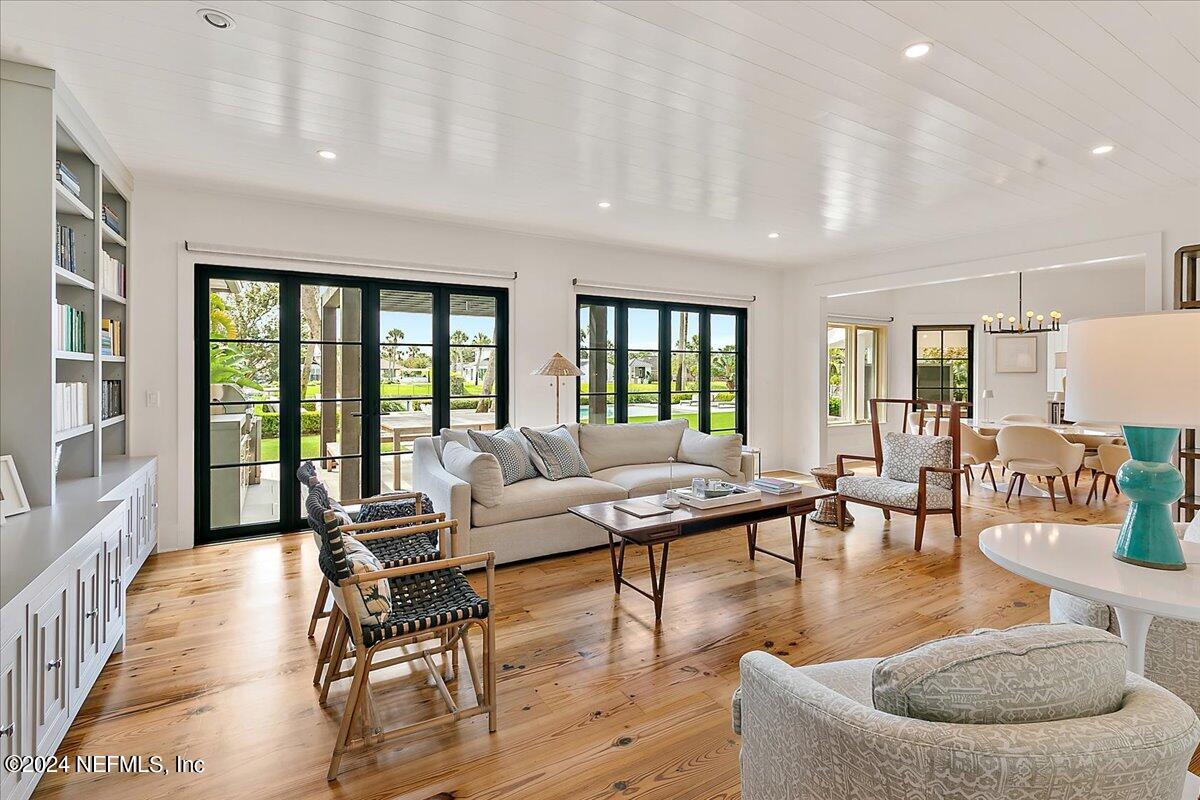 22 Solana Road Ponte Vedra Beach, FL 32082 - Photo 19 of 51 19-Family Room