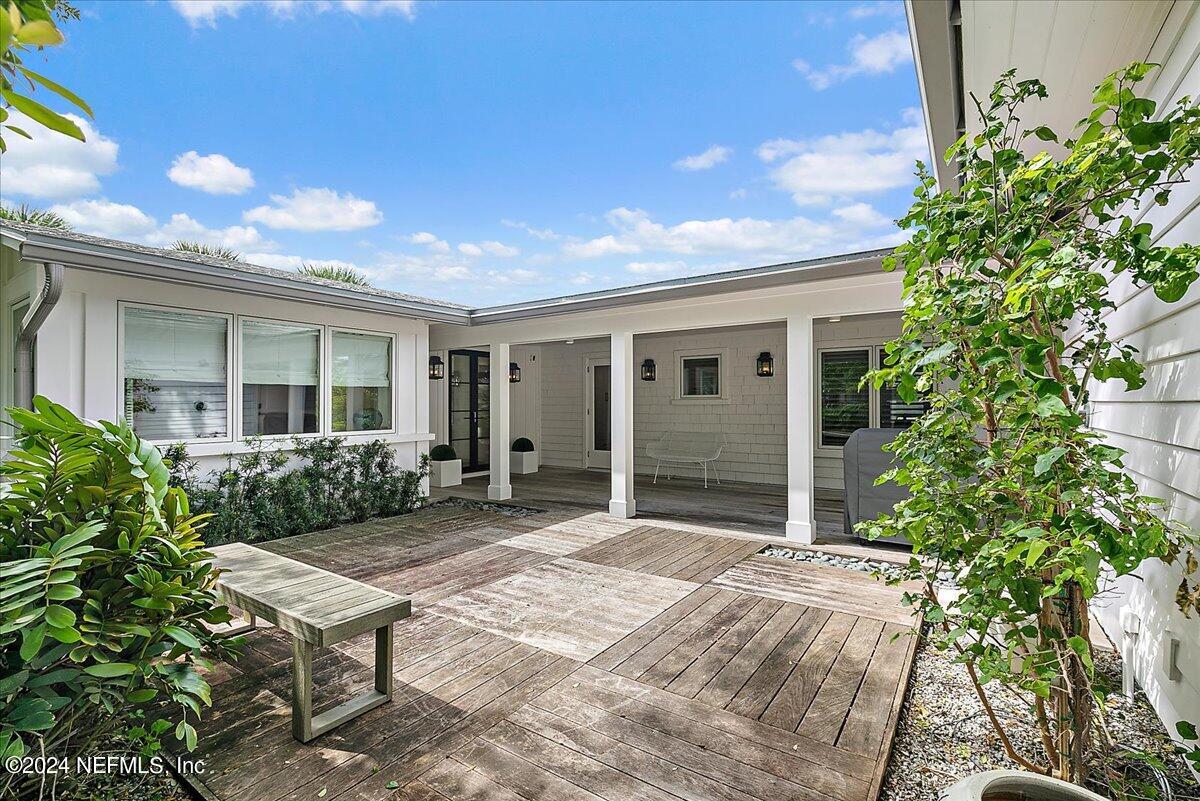 22 Solana Road Ponte Vedra Beach, FL 32082 - Photo 39 of 51 39-Courtyard