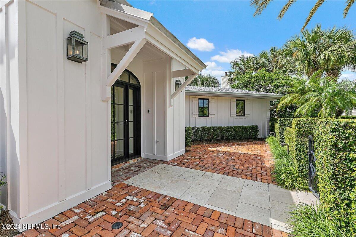 22 Solana Road Ponte Vedra Beach, FL 32082 - Photo 8 of 51 08-Front Patio
