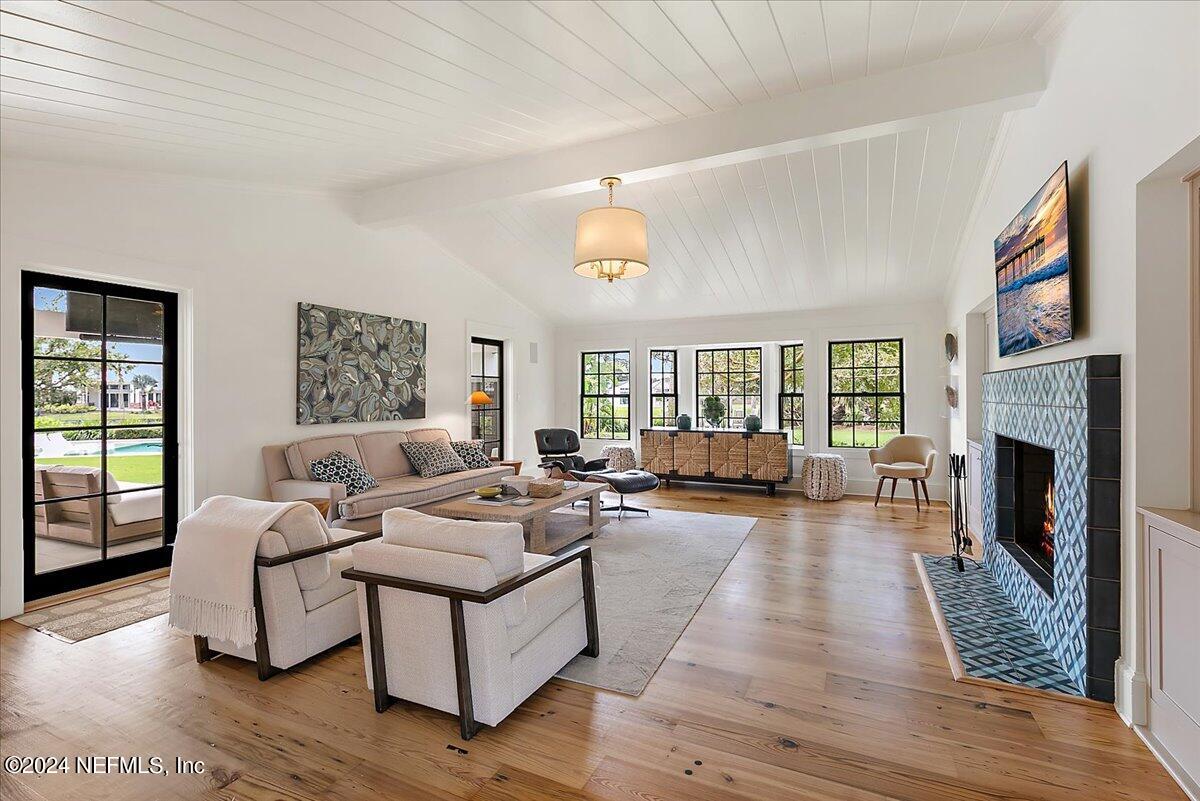 22 Solana Road Ponte Vedra Beach, FL 32082 - Photo 10 of 51 10-Living Room