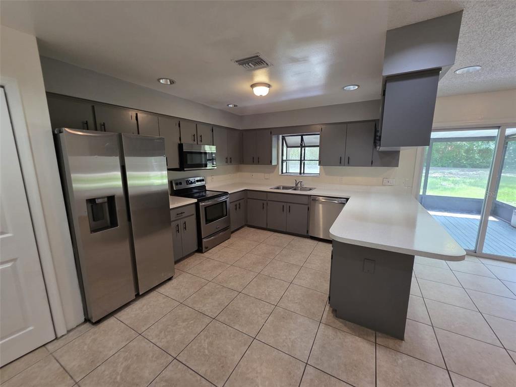 619 Knowles Road, Unit B Brandon, FL 33511 - Photo 13 of 24