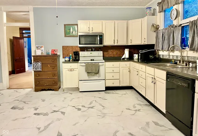 $279,000 | 15011 East 1000th Street North, Flat Rock, IN 47234