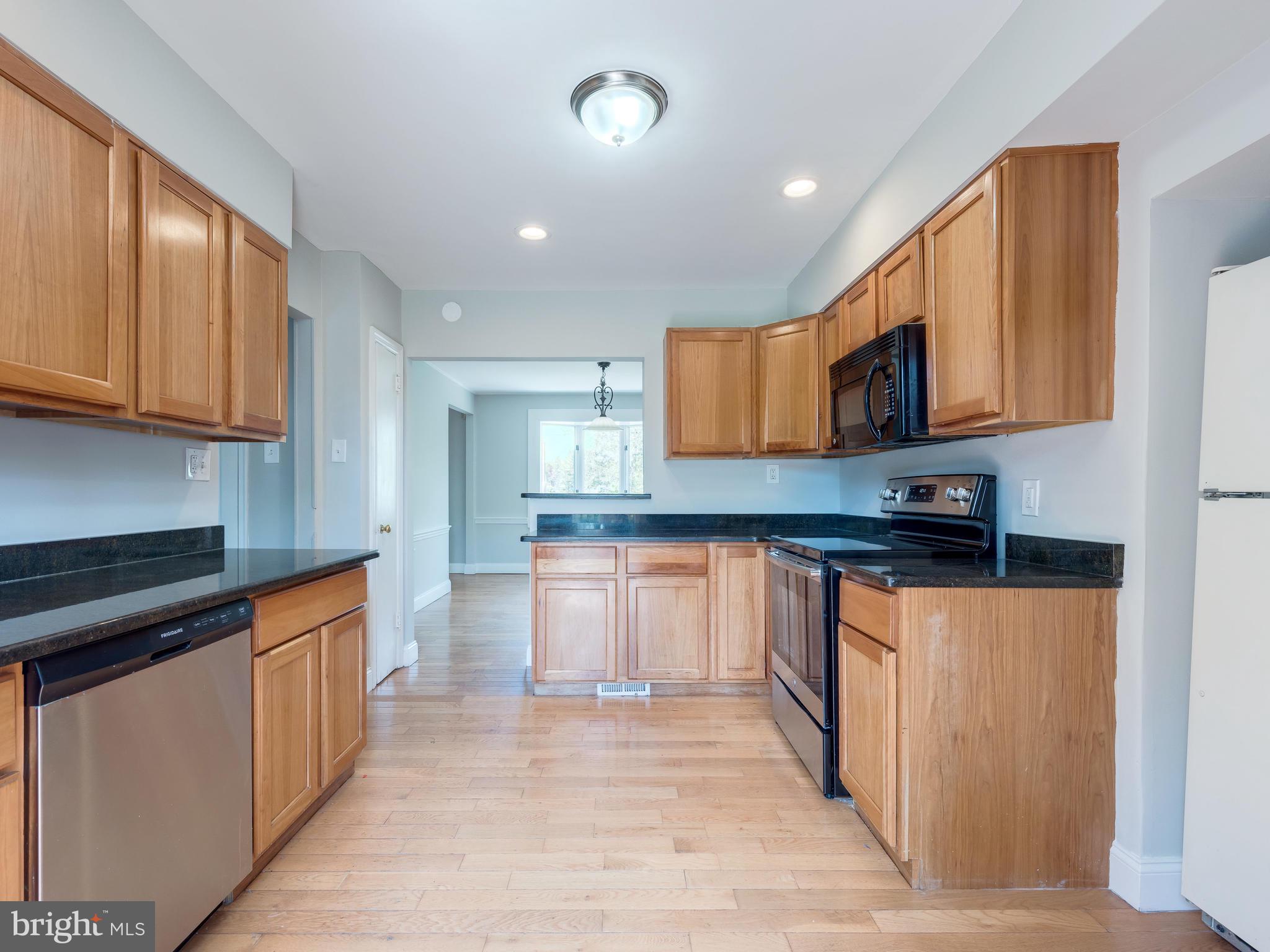 309 Candlewood Road Broomall, PA 19008 - Photo 14 of 27 Kitchen