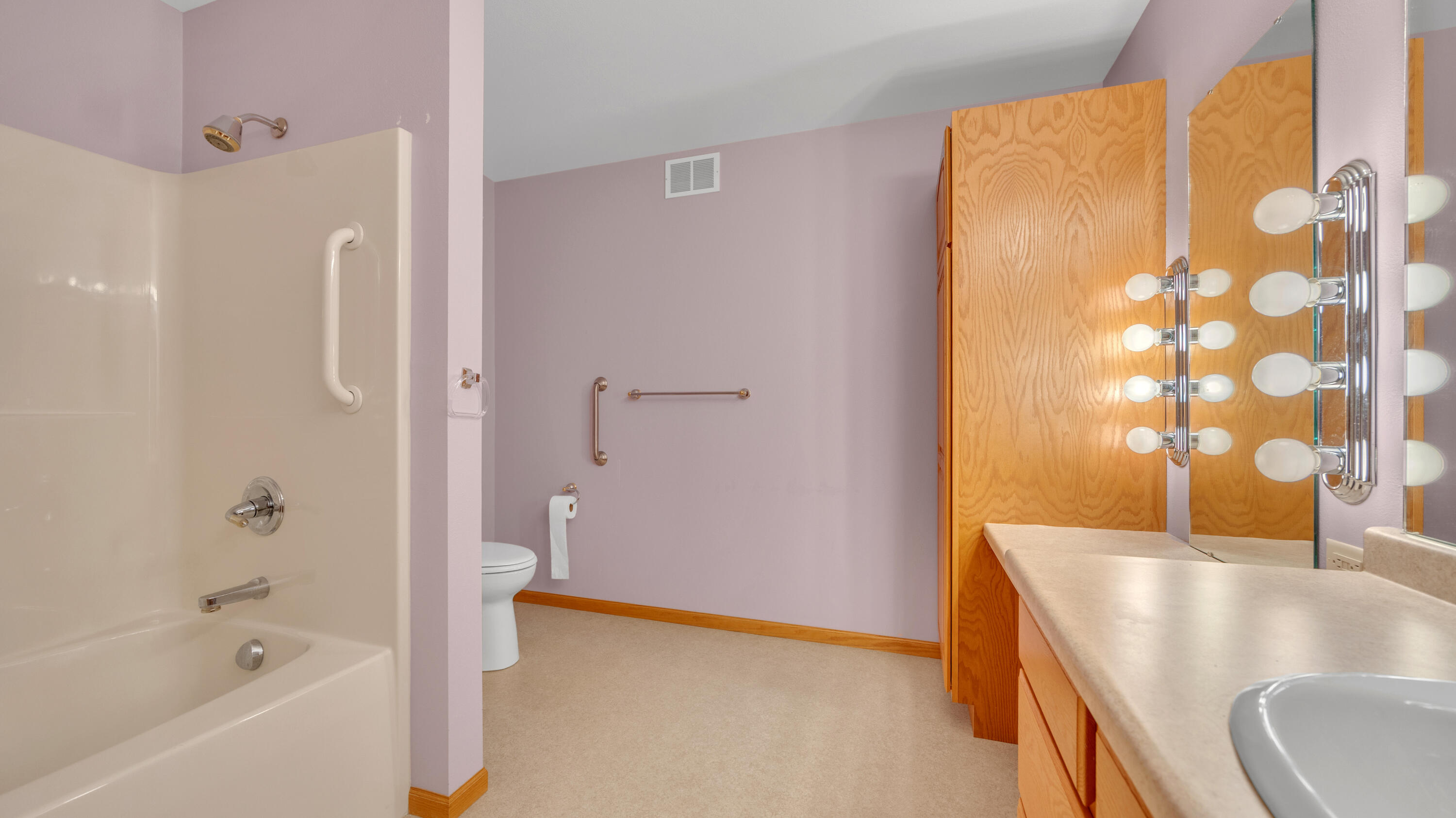 126 South Gate Street Eden, WI 53019 - Photo 20 of 40 Primary bath