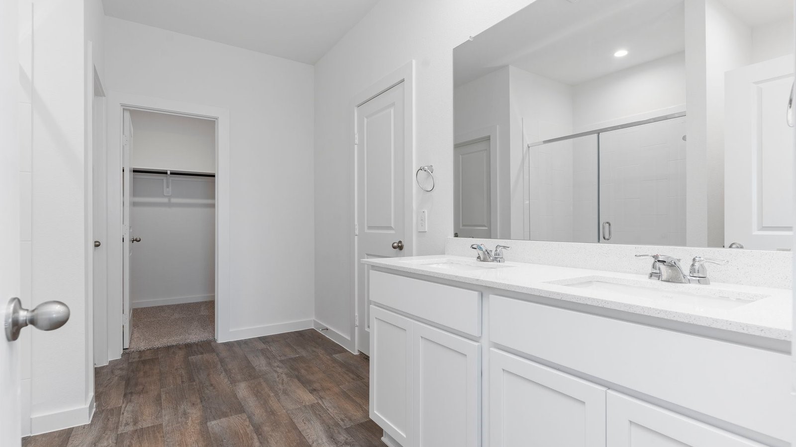 6120 Cherry Mdws Street Rosenberg, TX 77469 - Photo 21 of 39 a bathroom with a sink and a mirror