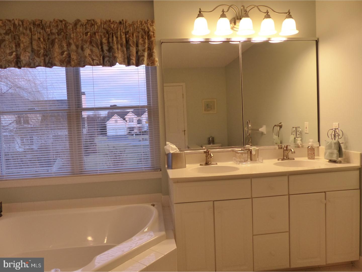 16 Murray Road Moorestown, NJ 08057 - Photo 15 of 25 Master Bathroom