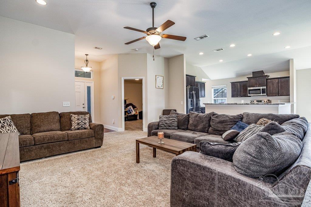 7286 Farmers Road Pensacola, FL 32526 - Photo 11 of 32 LIVING ROOM SPACE