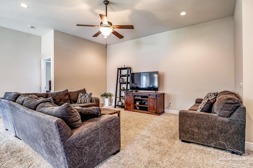 7286 Farmers Road Pensacola, FL 32526 - Photo 12 of 32 LIVING ROOM SPACE