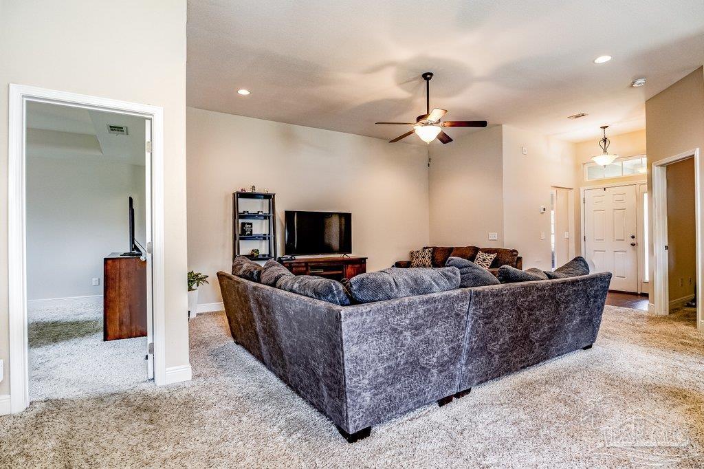 7286 Farmers Road Pensacola, FL 32526 - Photo 13 of 32 LIVING ROOM SPACE