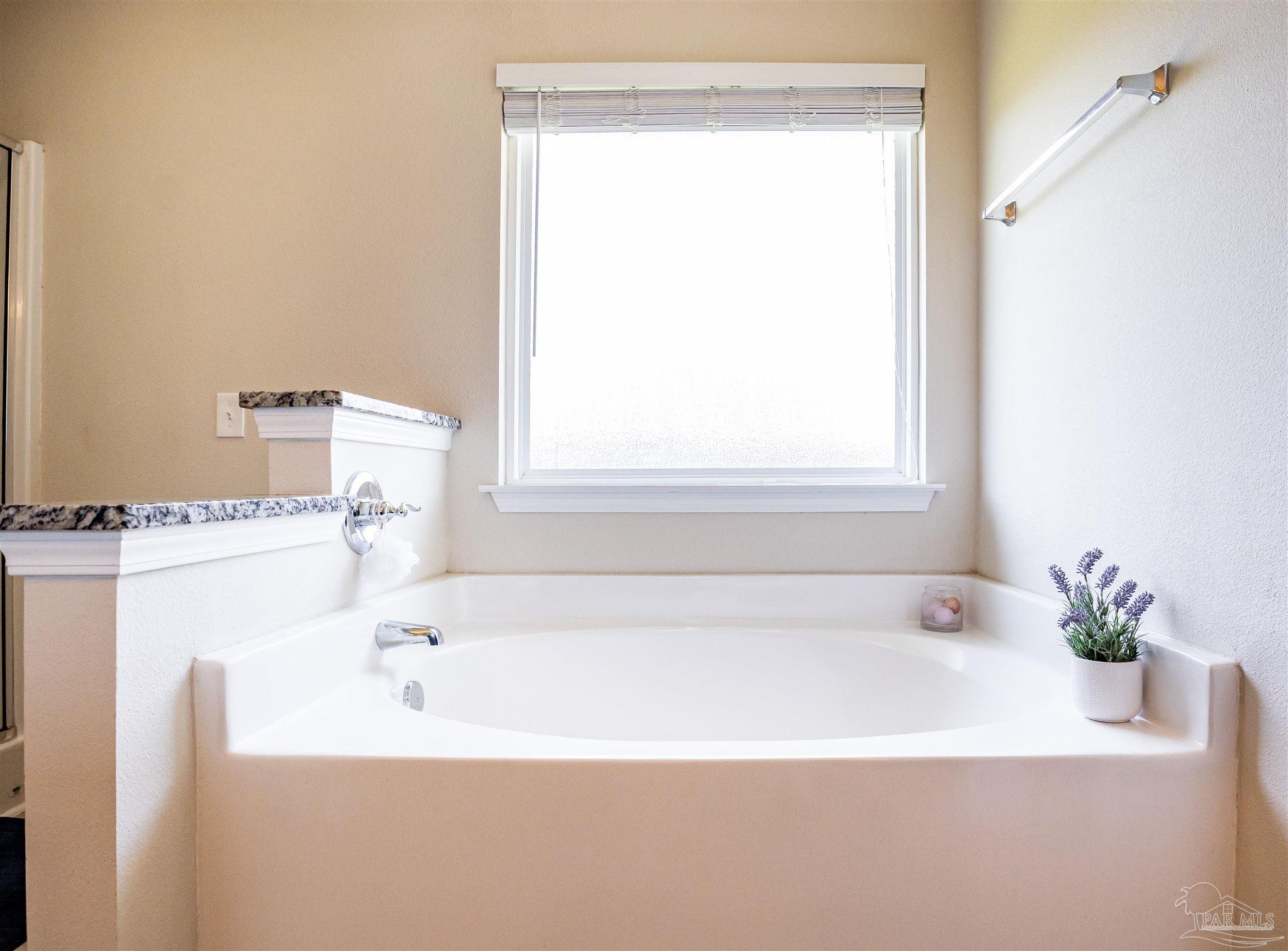 7286 Farmers Road Pensacola, FL 32526 - Photo 26 of 32 MASTER GARDEN TUB