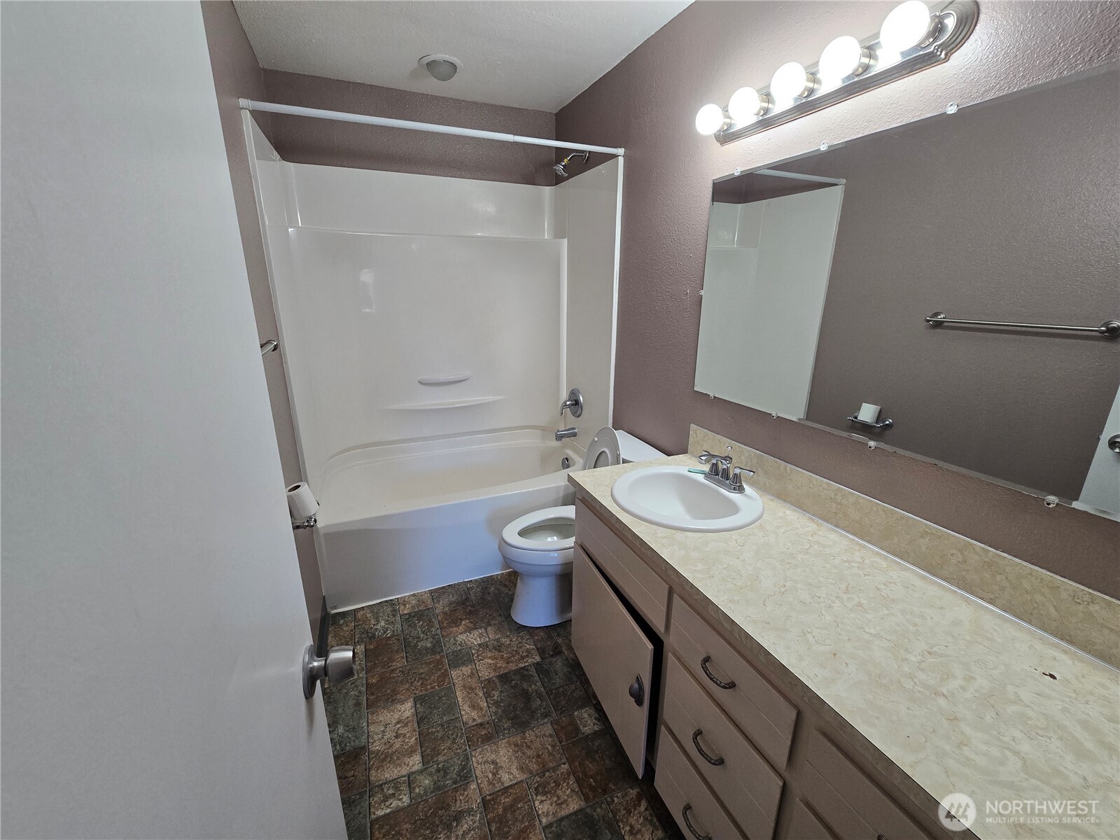 4002 Oak Street Longview, WA 98632 - Photo 14 of 31