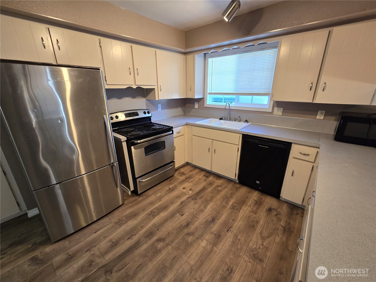 4002 Oak Street Longview, WA 98632 - Photo 17 of 31