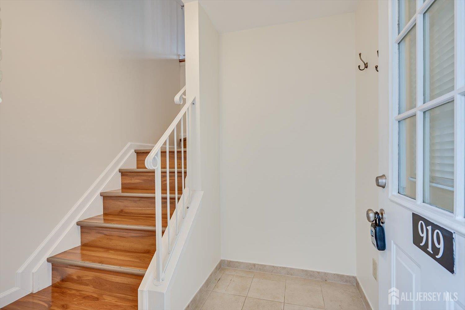 919 Plymouth Road North Brunswick, NJ 08902 - Photo 4 of 33 a view of entryway