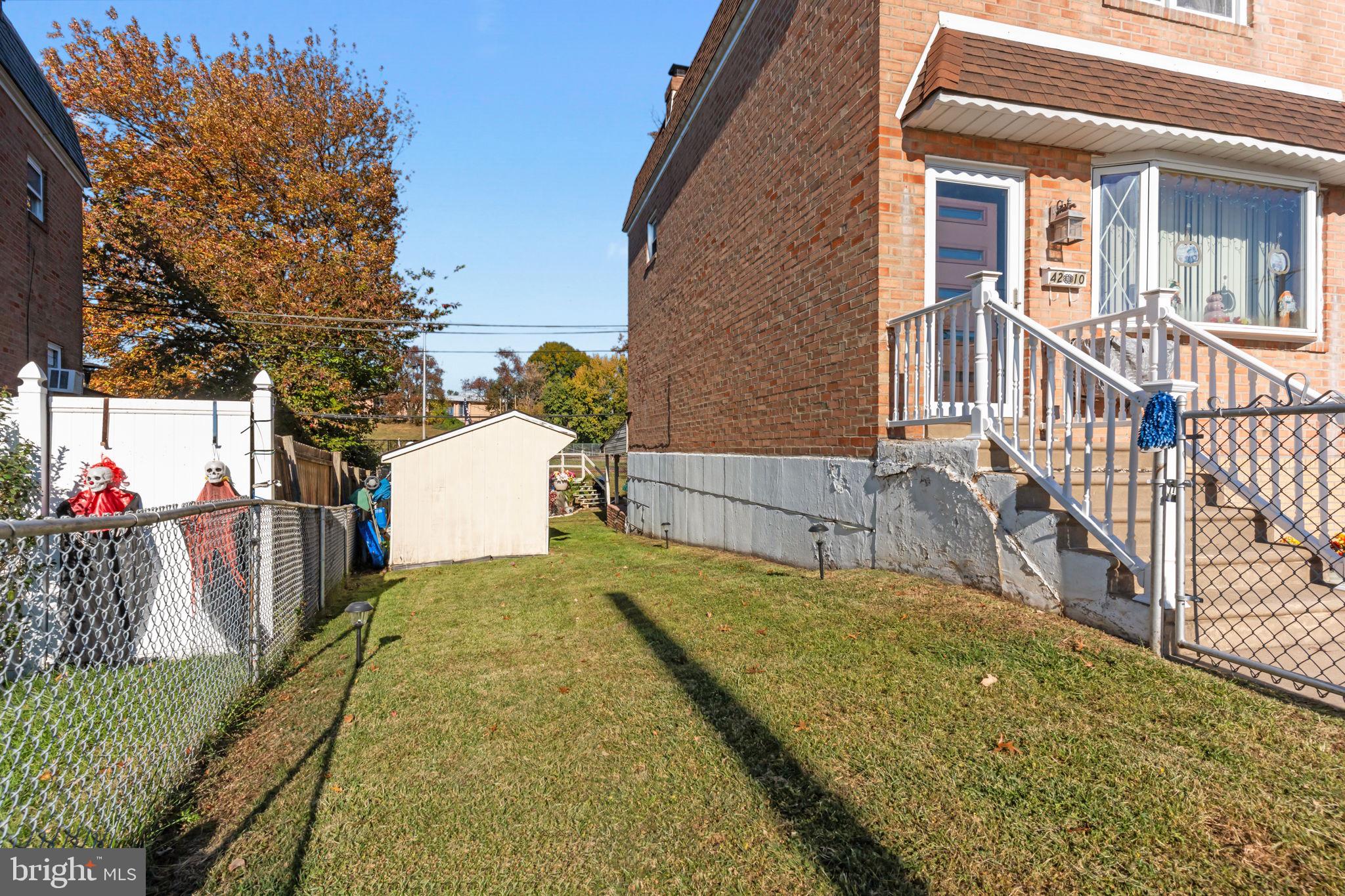 4210 Greenmount Road Philadelphia, PA 19154 - Photo 3 of 28 Spacious Breezeway/side yard