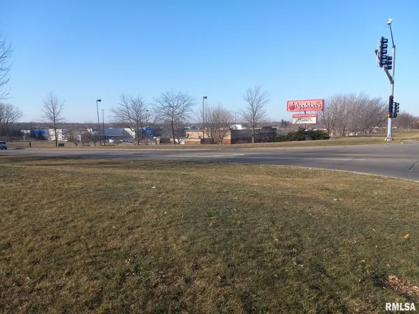 $925,000 | 0 West Kimberly Road, Davenport, IA 52806