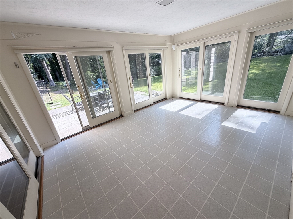 40 Bakers Hill Road Weston, MA 02493 - Photo 8 of 22