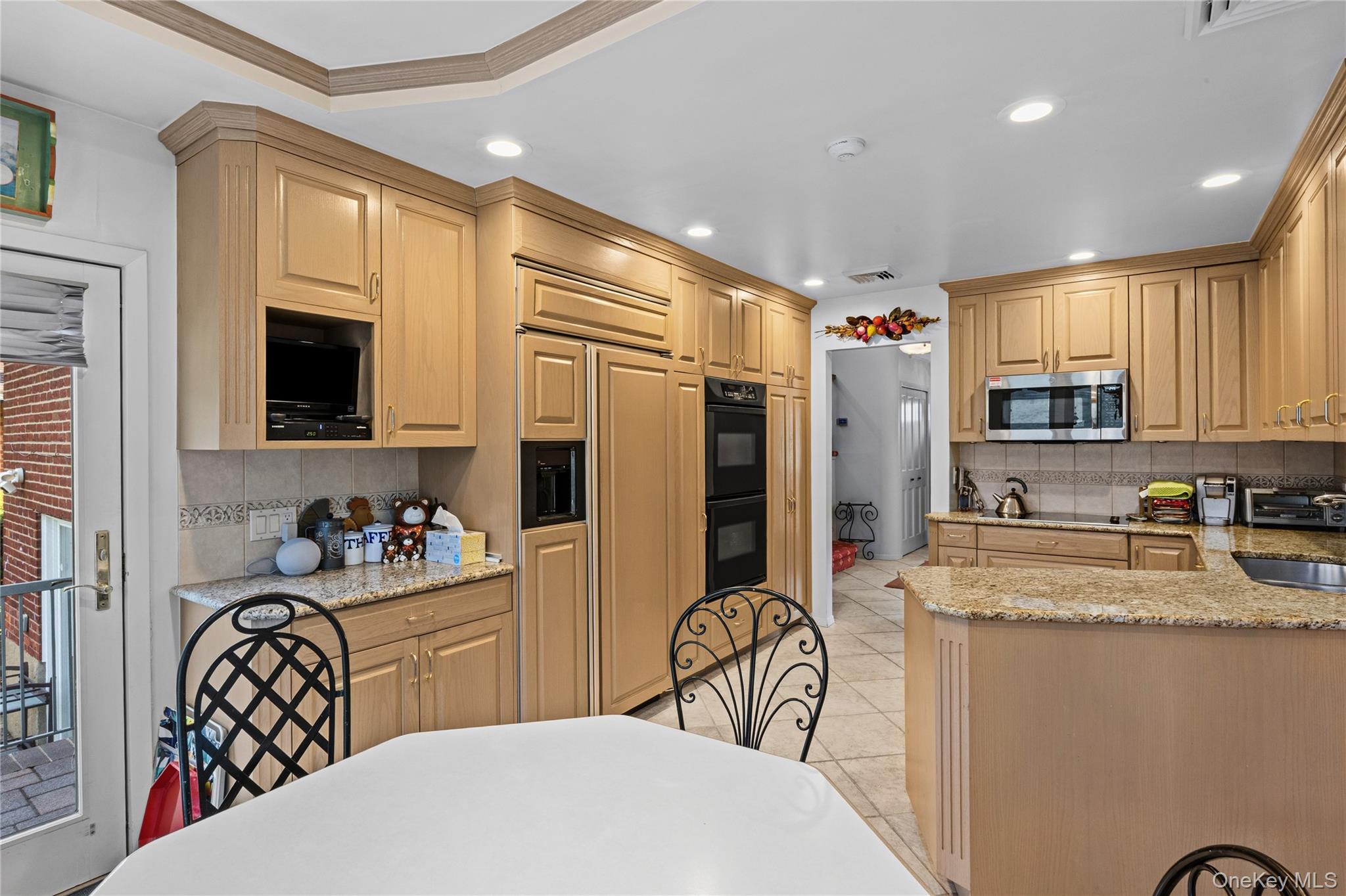 16 Winthrop Road Plainview, NY 11803 - Photo 9 of 33 Large Kitchen!