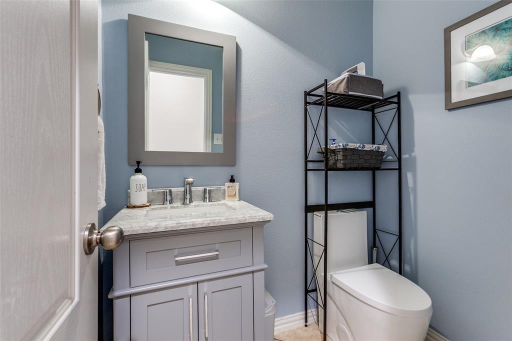 628 Raford Hill Lane Richardson, TX 75081 - Photo 17 of 34 a bathroom with a toilet sink vanity and mirror