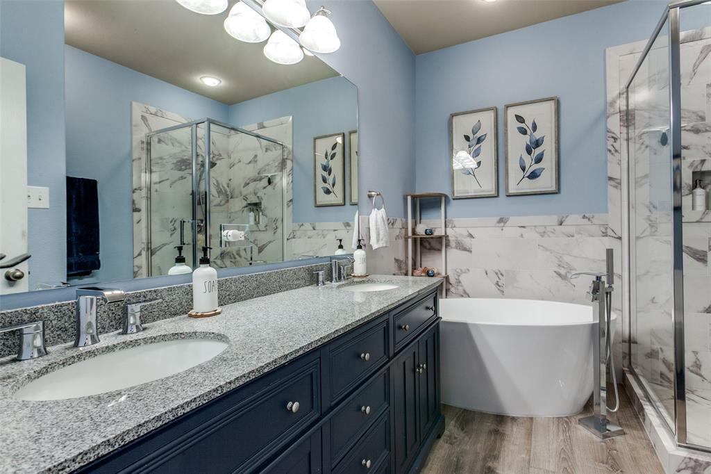 628 Raford Hill Lane Richardson, TX 75081 - Photo 20 of 34 a bathroom with a granite countertop sink mirror and bathtub