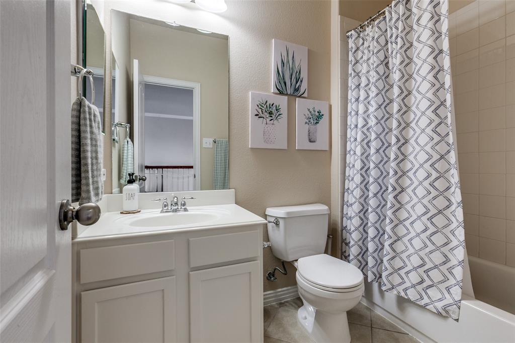 628 Raford Hill Lane Richardson, TX 75081 - Photo 26 of 34 a bathroom with a toilet sink and mirror