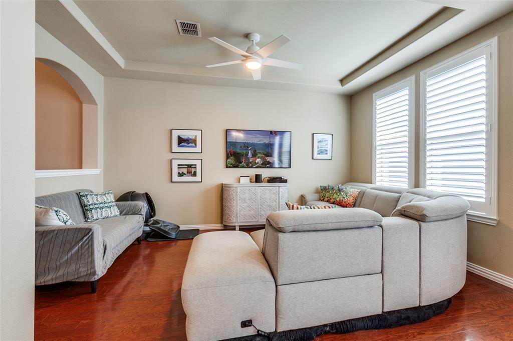 628 Raford Hill Lane Richardson, TX 75081 - Photo 6 of 34 a living room with furniture and a window