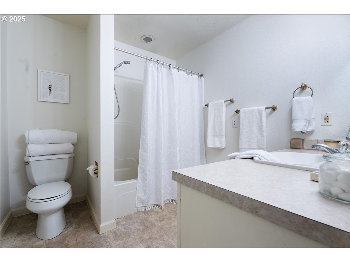 171 Northeast Olvera Court Gresham, OR 97030 - Photo 20 of 45