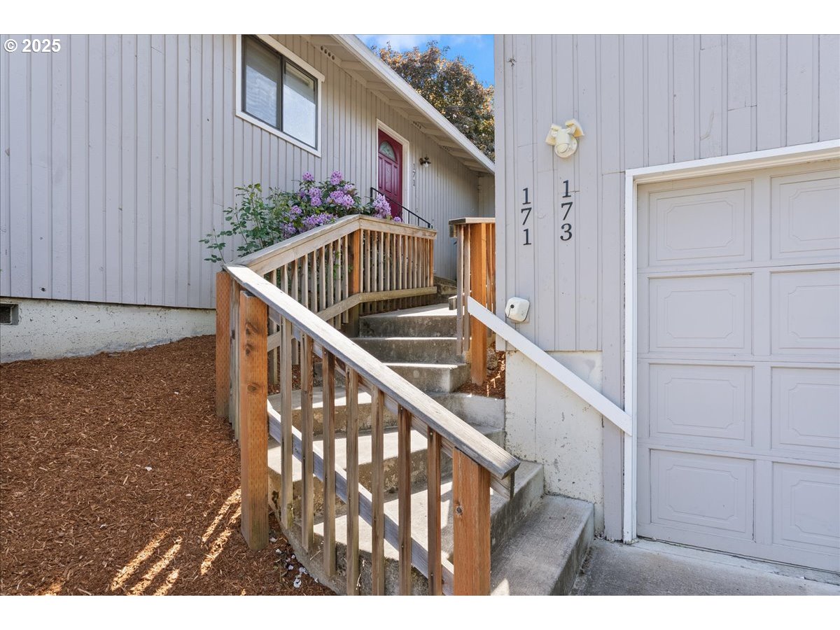 171 Northeast Olvera Court Gresham, OR 97030 - Photo 3 of 45