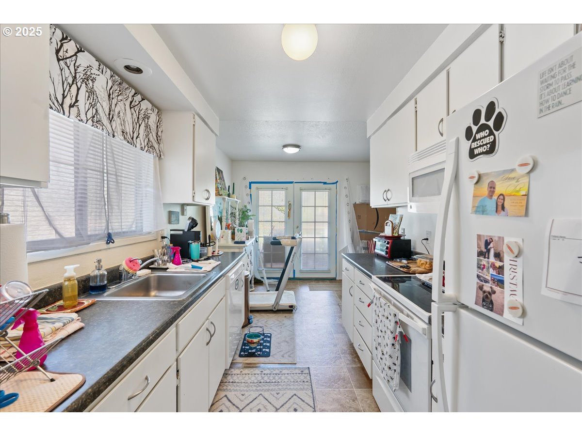 171 Northeast Olvera Court Gresham, OR 97030 - Photo 33 of 45