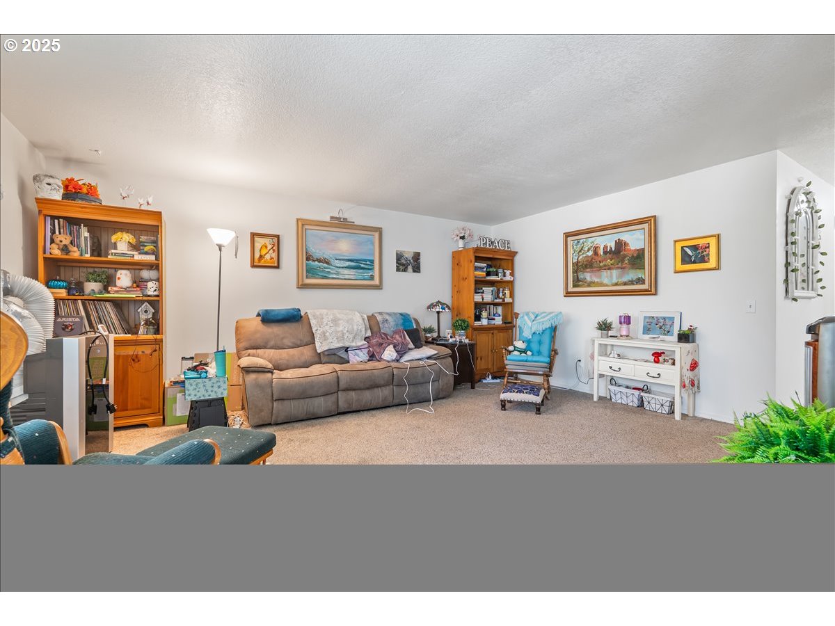 171 Northeast Olvera Court Gresham, OR 97030 - Photo 35 of 45