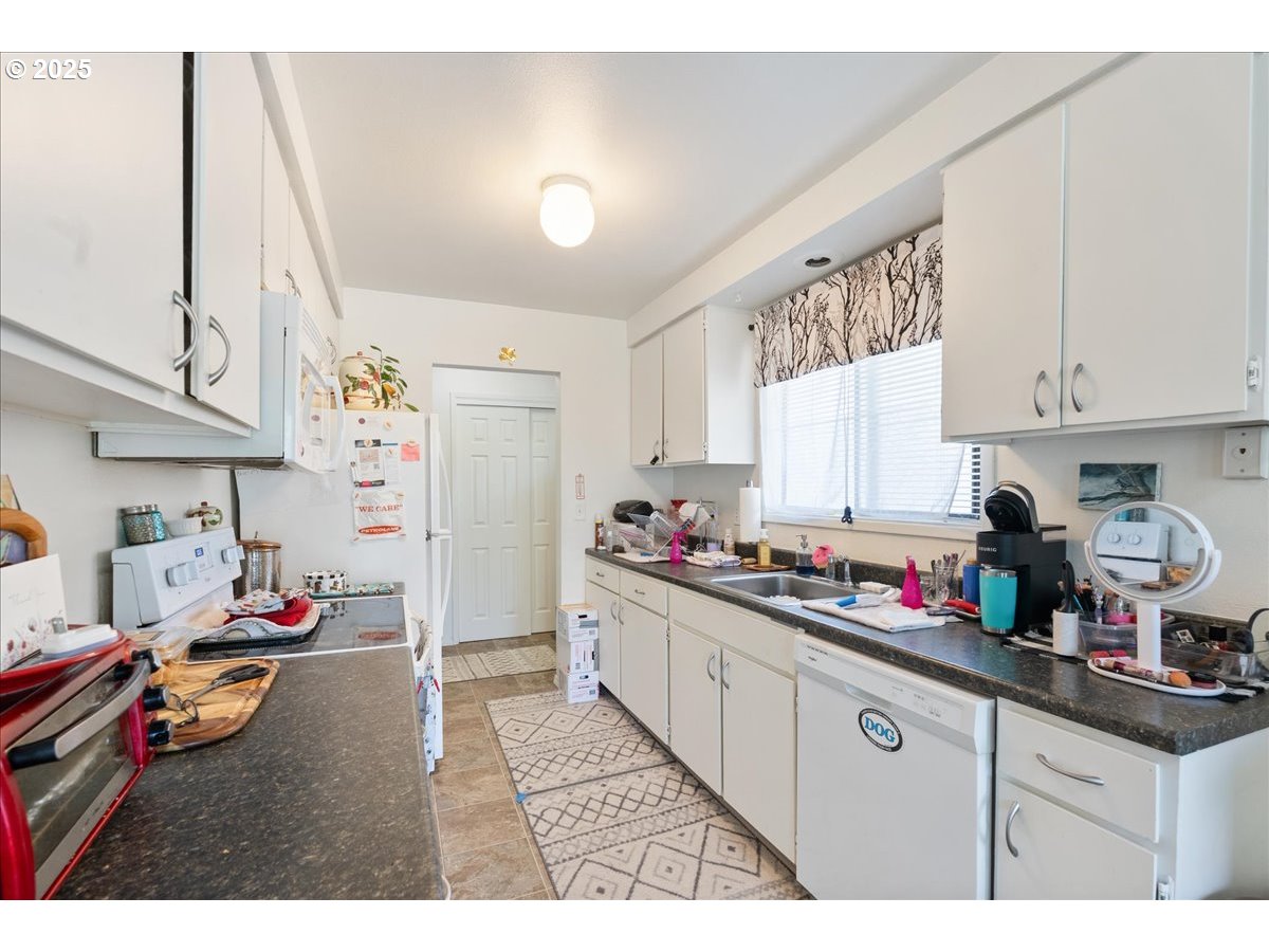 171 Northeast Olvera Court Gresham, OR 97030 - Photo 38 of 45