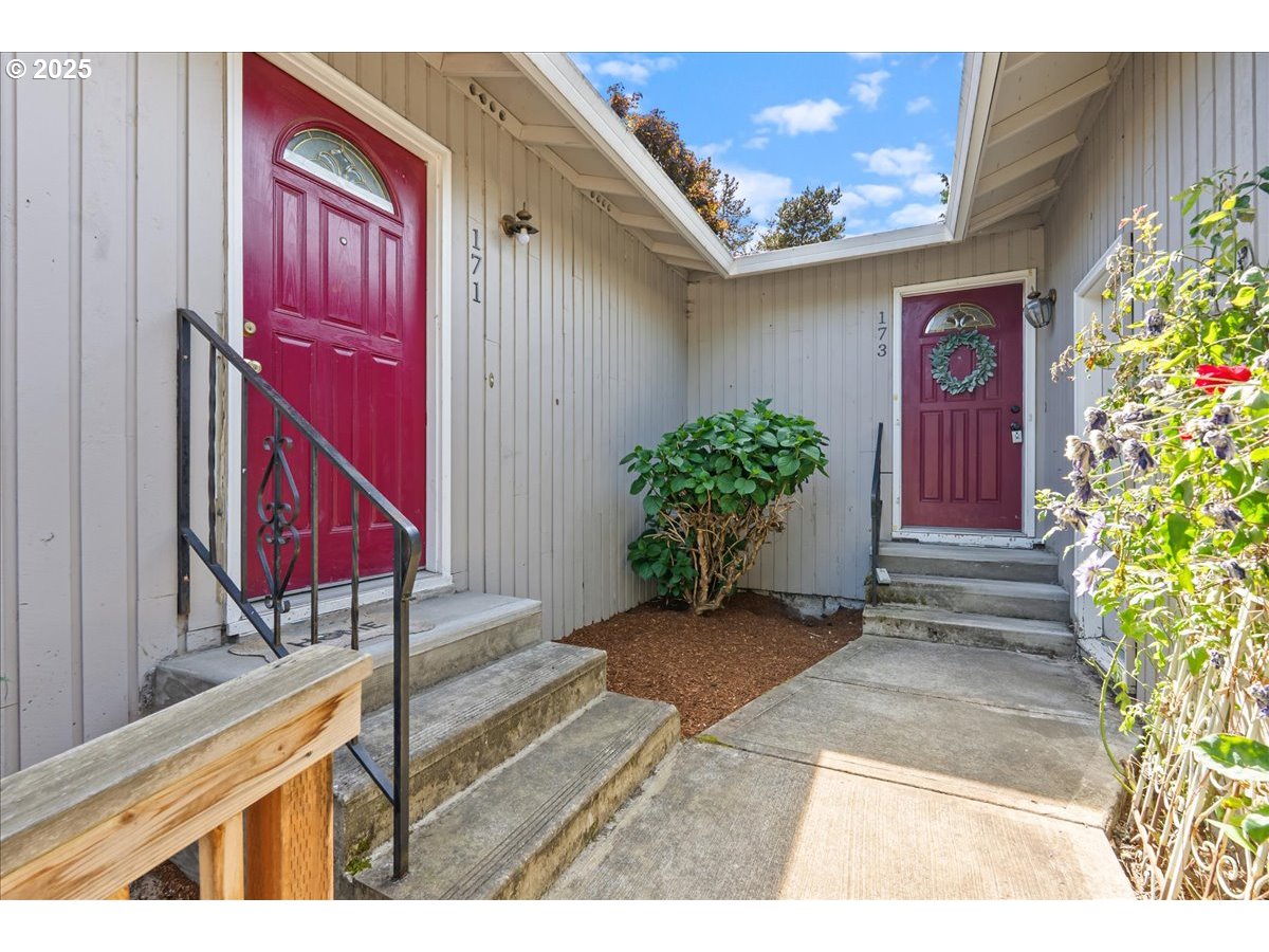 171 Northeast Olvera Court Gresham, OR 97030 - Photo 4 of 45